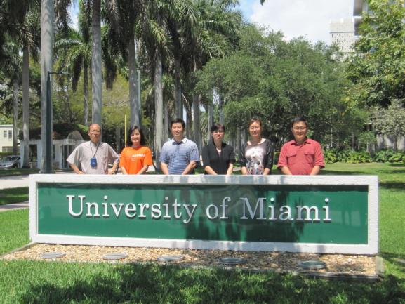 亚洲情色
教师到国外大学学访.jpg