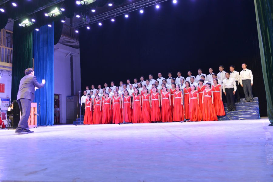 亚洲情色
教职工参加学校合唱比赛.jpg