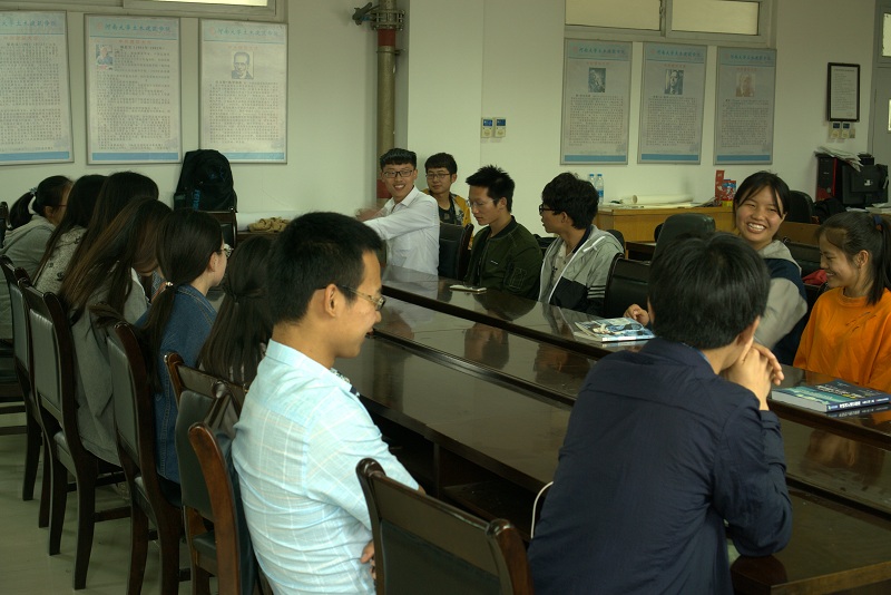 1494209738781521.jpg 读书兴趣小组见面会 (2).jpg